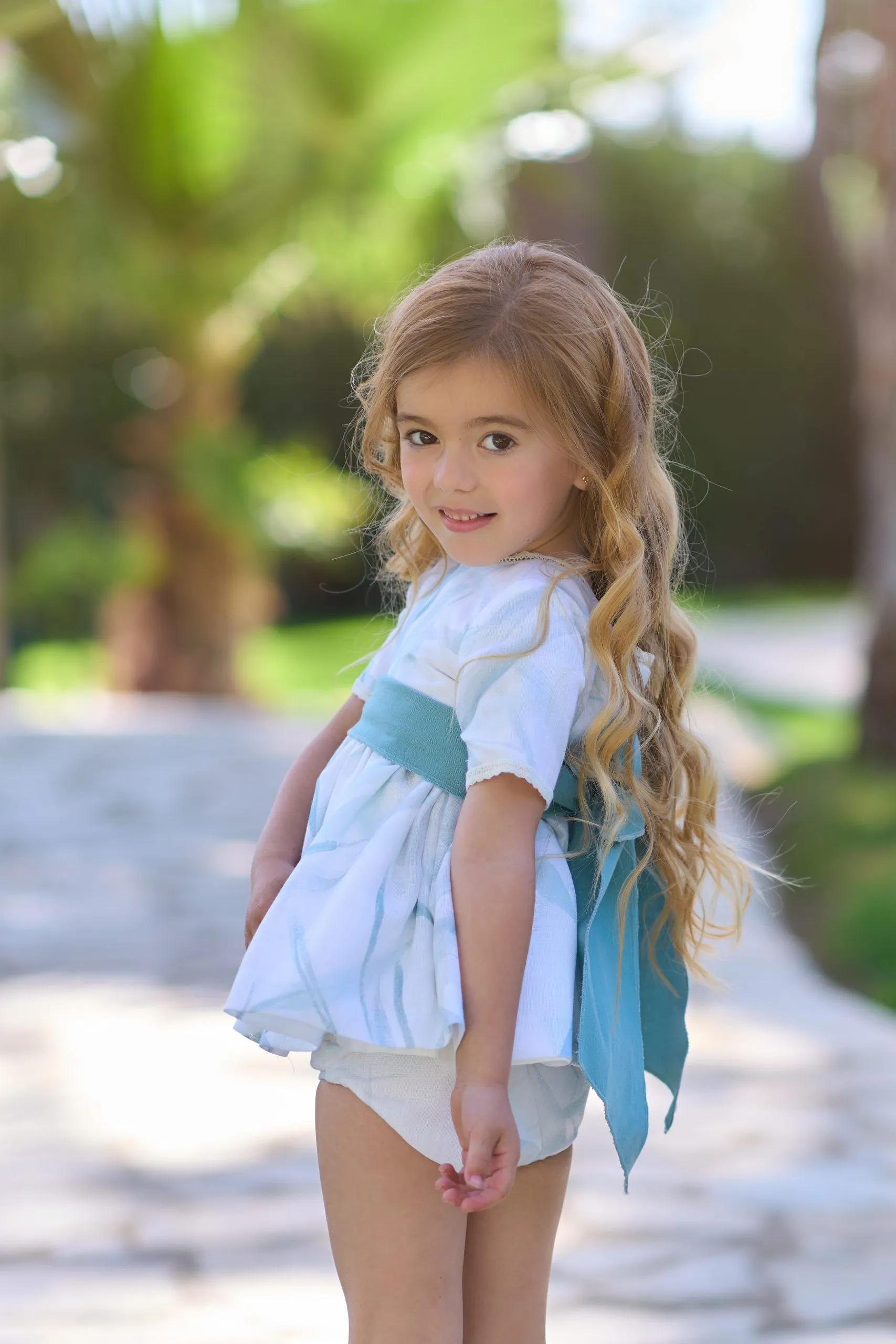 Vestido niña pequeña hojas verde agua